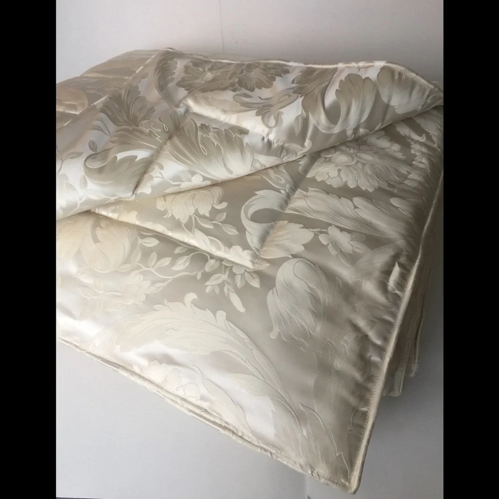 🎉HP🎉Versace Goose Down Comforter